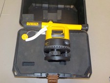 DEWALT BUILDERS LEVEL DW090 WITH CASE -  picture