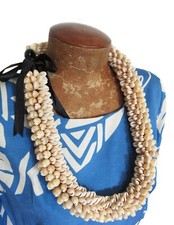 Vintage Style Hawaiian Thick Light Beige Cowrie Sea Shell Lei Necklace 30