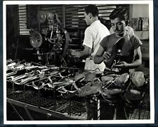 WORLDWIDE FAMED CUBAN FOOTWEAR AMADEO STYLE SHOES FACTORY CUBA 1950s Photo Y 247 picture
