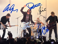 THE FOO FIGHTERS Signed Original 8x10