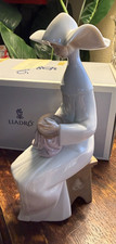 Lladro 5501.3 RARE Time to Sew (Ivory)  MINT in Original Box Sells for $550 A+ picture