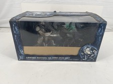 Alien vs Predator Ultimate Showdown Collectors Set AVP Figurines only NO DVD picture