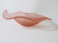 VINTAGE ART GLASS CENTER BOWL PINK SATIN RIBBED SEA FORM DECOR 12