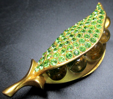 ESTEE LAUDER 2000 Green Rhinestone Glass Bead Pea Pod Solid Perfume Compact picture