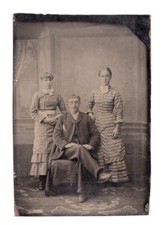 1870s Sibling Family Portrait Great Fashion 1/6 Plate Antique Victorian Tintype picture