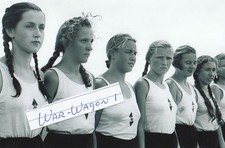 WW II German  Photo ==        Deutscher Mädel League  Bdm Girls... picture