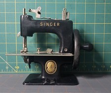 Vintage Black Singer Hand-Crank Sewing Machine Sewhandy Model 20-10 AS IS picture
