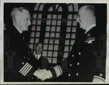1942 Press Photo Great Lakes Ill Rear Adm John Devers retires command picture