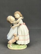 Lladro Give Me a Hug Figurine  #8046 SISTER FRIENDS GIRLS; Mint picture
