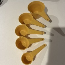 Foley Harvest Gold Plastic Set of 5 Measuring Cups Vintage 1970s unused NOS USA picture