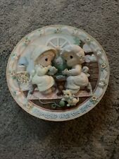 PRECIOUS MOMENTS SCULPTED PLATE FRIENDSHIP HITS THE SPOT SHARING THE MOMENTS Vtg picture