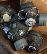 CANADIAN MILITARY GAS MASK VINTAGE *** picture