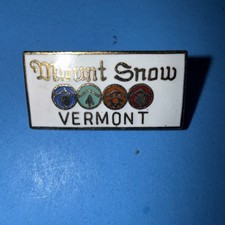 Vtg MOUNT SNOW Vintage Ski Pin Badge VERMONT Skiing Resort Souvenir Travel Lapel picture