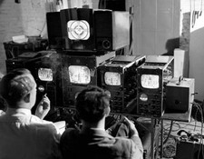 Television program Tonight on Broadway presents some scenes from 1940s Photo 4 picture