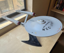 Diamond Select Star Trek USS Enterprise 