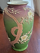 Small Vintage moriage and hand painted Japanese vase excellent picture