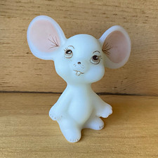 VntG Fenton winter white satin Art glass Big ear mouse 3” Handpainted Artist sig picture