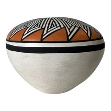 Vintage Native American Acoma Pueblo Pottery Seed Jar Vase – Signed M.P. picture