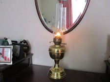 VINTAGE WORKING HEAVY WEIGHTED BRASS OIL LAMP WITH CHIMNEY 1.42 KG 22