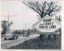 1948 Press Photo Cleveland OH Gordon Park Sign Know & Obey Traffic Laws picture