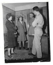 1944 B&W Snapshot Photo Camp Swift, TX, WAC Women’s Army Corps Soldier Meeting picture