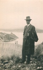 Old Vintage Photo SOLO MAN COAT HAT SUIT OROVILLE DAM CALIFORNIA PHOTOGRAPH picture