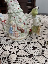 LENOX -- Dr Seuss -- A GRINCHY GRINCH CHRISTMAS TEAPOT  -- NO BOX picture