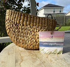 Seagrass Handmade Woven Round Basket, Small, Natural Color, Contemporary picture