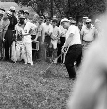 Jack Nicklaus out of a rough spot off 18th green 1965 Masters Tour- Old Photo picture
