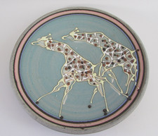 Donn Hedman Tanzania Studio Art Pottery African Giraffe Wall Plate 10 3/4
