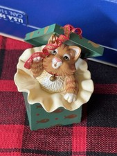 HALLMARK 2005 MISCHIEVOUS KITTENS SERIES ORNAMENT picture
