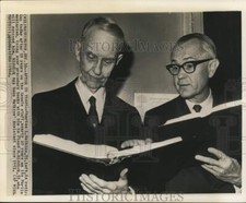 1964 Press Photo Retiring Charles Watkins gives procedure books to Floyd Riddick picture