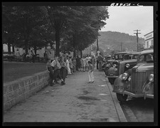Photo:Summersville West Virginia 1942 children street cars downtown picture