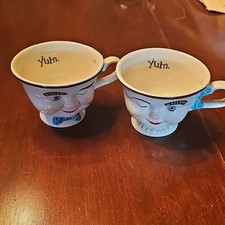 Red Robin Yum Coffee Mug Cup White & Black Restaurants & Fast Food Advertising picture