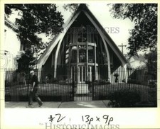 1991 Press Photo The exterior of the Dominguez home at 3110 Saint Charles Avenue picture