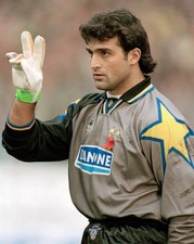 Angelo Peruzzi of Juventus gives instructions during the Serie A m- Old Photo picture