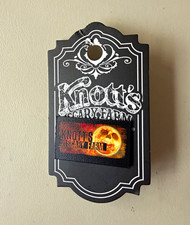 Knott's Scary Farm Bloody Moon Pin w/ Backer Card - Amusement Parks Theme picture