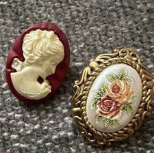 Vintage 2pc Oval Cameo & Oval Floral Gold Tone Frame BUTTONS picture