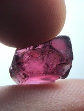 4.90 Ct Rough Rhodolite Garnet From Tanzania. Clarity Wise Si / single Stone picture