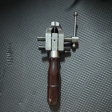 L.S. Starrett No. 86 Hand Vise Open to 1-1/2