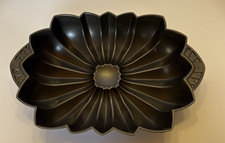 Wilton Chrysanthemum Cast Aluminum Bundt Pan Early 2000's Handles picture