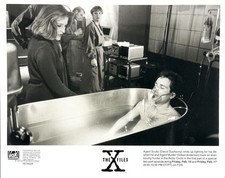 Original 1995 X-Files Press Photo 8x10 Mulder Scully Alien Mythology Episode picture