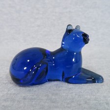 Vintage 1986 Franklin Mint Curio Cabinet Cats Collection Cobalt Blue Glass picture