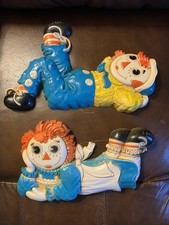 Btw Raggedy Ann & Andy 1977 Plastic Wall Plaque Art set Bobbs-Merrill picture