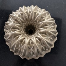 Nordic Ware Cut Crystal Cast Aluminum Bundt, 10 Cup, Gold picture
