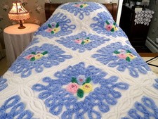 gorgeous vtg chenille bedspread, sculpted heavy luxury wedding cake floral, FULL picture