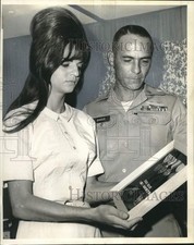 1968 Press Photo Mrs. Ruth Landes receives posthumous honors for husband Drek picture