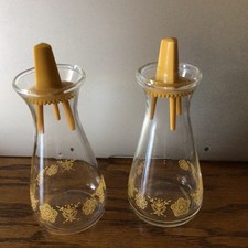 Vintage 1970’s Pyrex Gold Butterfly Floral Glass Salt And Pepper Shakers MCM picture