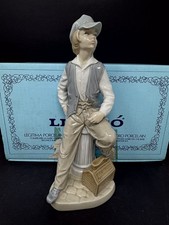 Lladro Brillo Shoeshine Boy Figure w/ No. 7.604 Flores A La Maestra BOX ONLY picture