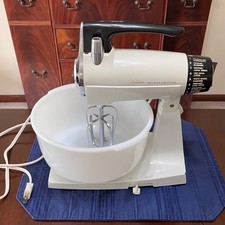 Vtg 1960's Sunbeam Mixmaster Stand up Mixer  12 Speeds 2 Beaters Works  Read picture